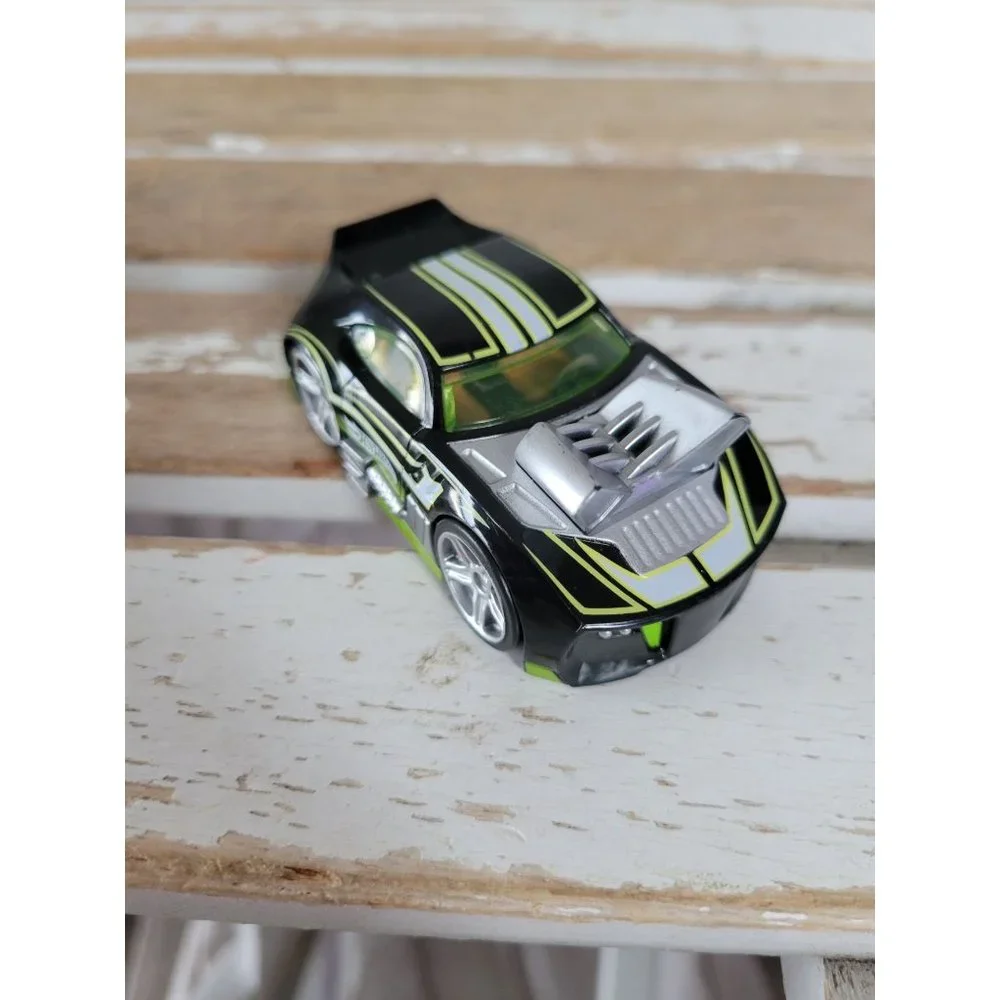 Hot Wheels twin junction 2019 race car green black racing‎
